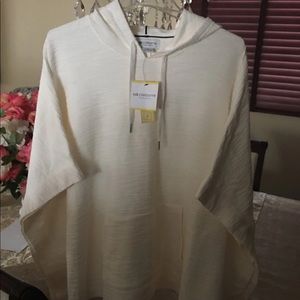 New 💕 Ladies off-white Size M poncho